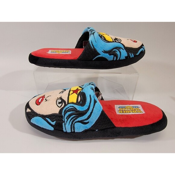 NWOT Bioworld M 7-8 Wonder Woman Plush Soft Slip‎ On Slide Slippers Superhero DC - Picture 5 of 11